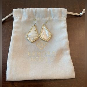 Kendra Scott Alex gold drop earrings in Ivory Pearl
